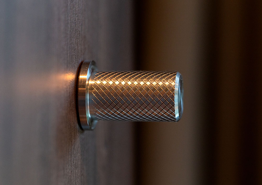 close up of knurled knob nickel