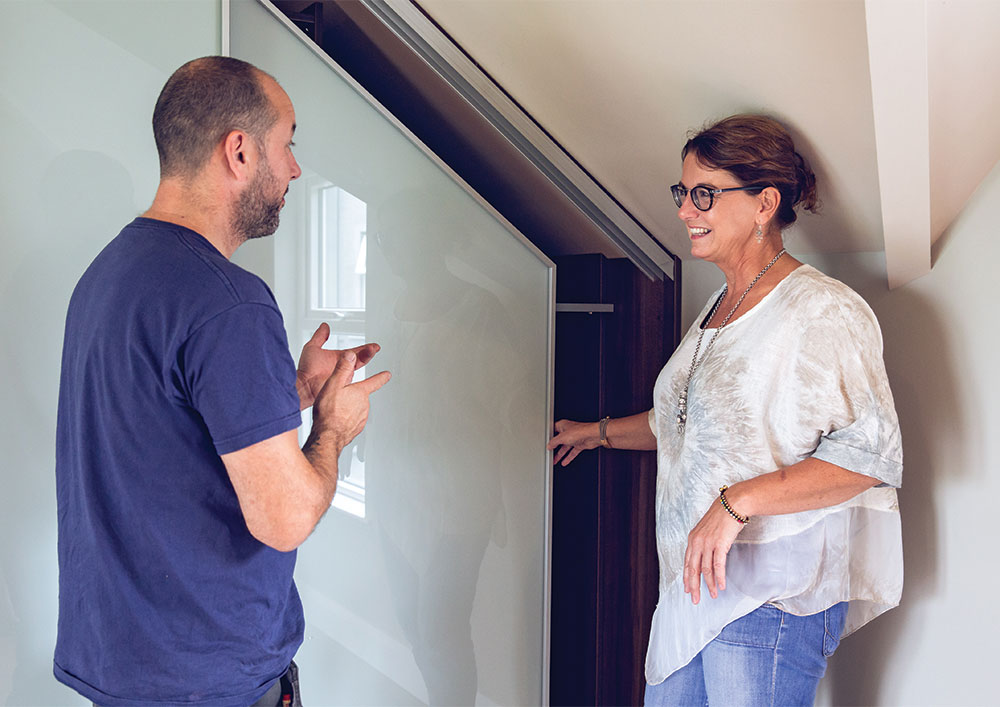 fitter talking to customer