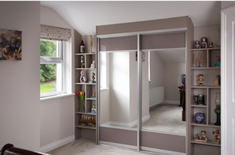 childs bedroom with sliding wardrobe and shelving