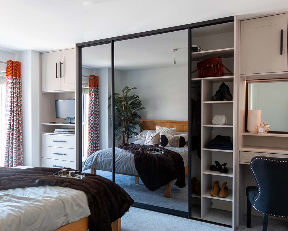 sliding mirrored wardrobe with hinge units